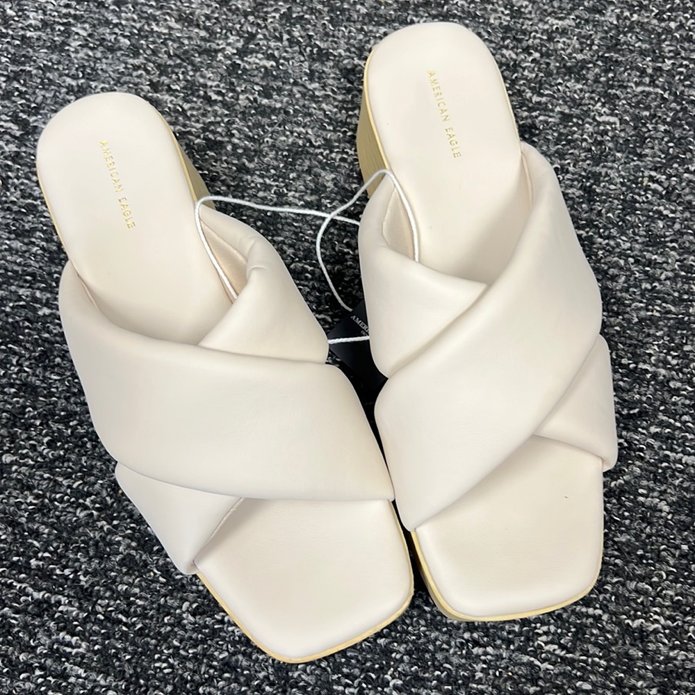 BRAND NEW - NEVER WORN staple dress shoe